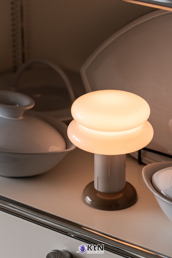 ILKW Upgrades Its Beloved SNOWMAN Lamp With 260 Hours of Battery Life. 사진=ILKWANG, K trendy NEWS DB ⓒ케이 트렌디뉴스 무단전재 및 수집, 재배포금지