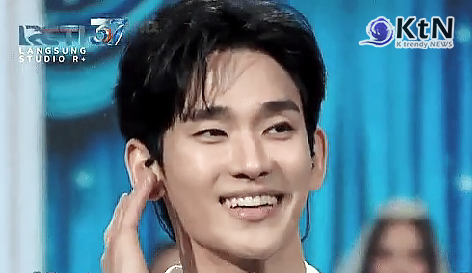 '1년 5개월' 침묵 깬 김수현, 인니 생방송 깜짝 등장…무대 위에서 보인 눈물의 정체 사진=2026. 08.25.(김수현은 24일(한국시간) 인도네시아 주요 방송사 RCTI의 창사 37주년 특집 생방송 프로그램 '마하카르야 RCTI 37(MAHAKARYA RCTI 37)'에 출연했다.) K trendy NEWS DB ⓒ케이 트렌디뉴스 무단전재 및 수집, 재배포금지