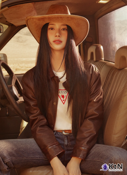 수지, 캘리포니아 감성 담은 가을 데님 화보 공개…'배럴핏·청청 패션' 완벽 소화  사진=2026. 08.25. 토털 라이프스타일 브랜드 게스(GUESS)는 24일 수지와 함께한 가을 시즌 캠페인 '프롬 캘리포니아(From California)' 화보를 공개했다. K trendy NEWS DB ⓒ케이 트렌디뉴스 무단전재 및 수집, 재배포금지