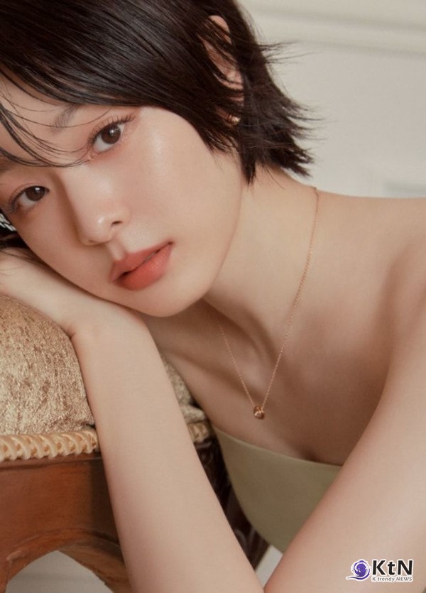 전 피겨스케이팅 국가대표 김연아가 파격적인 헤어스타일 변신을 선보이며 대중의 시선을 사로잡았다.  사진=2026. 08.28. 마리끌레르 인스타그램 K trendy NEWS DB ⓒ케이 트렌디뉴스 무단전재 및 수집, 재배포금지