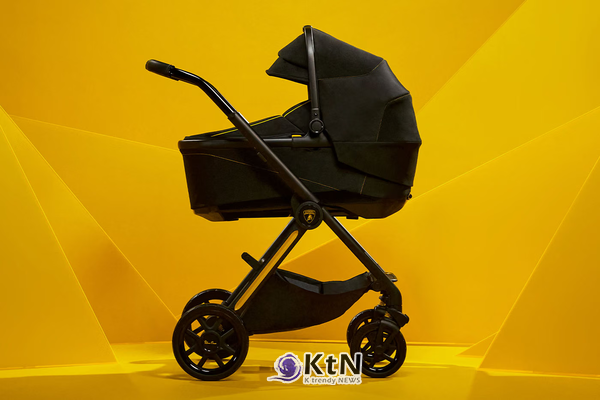 Silver Cross and Automobili Lamborghini Unveil the Reef AL Giallo Super Stroller. 사진=Silver Cross, K trendy NEWS DB ⓒ케이 트렌디뉴스 무단전재 및 수집, 재배포금지
