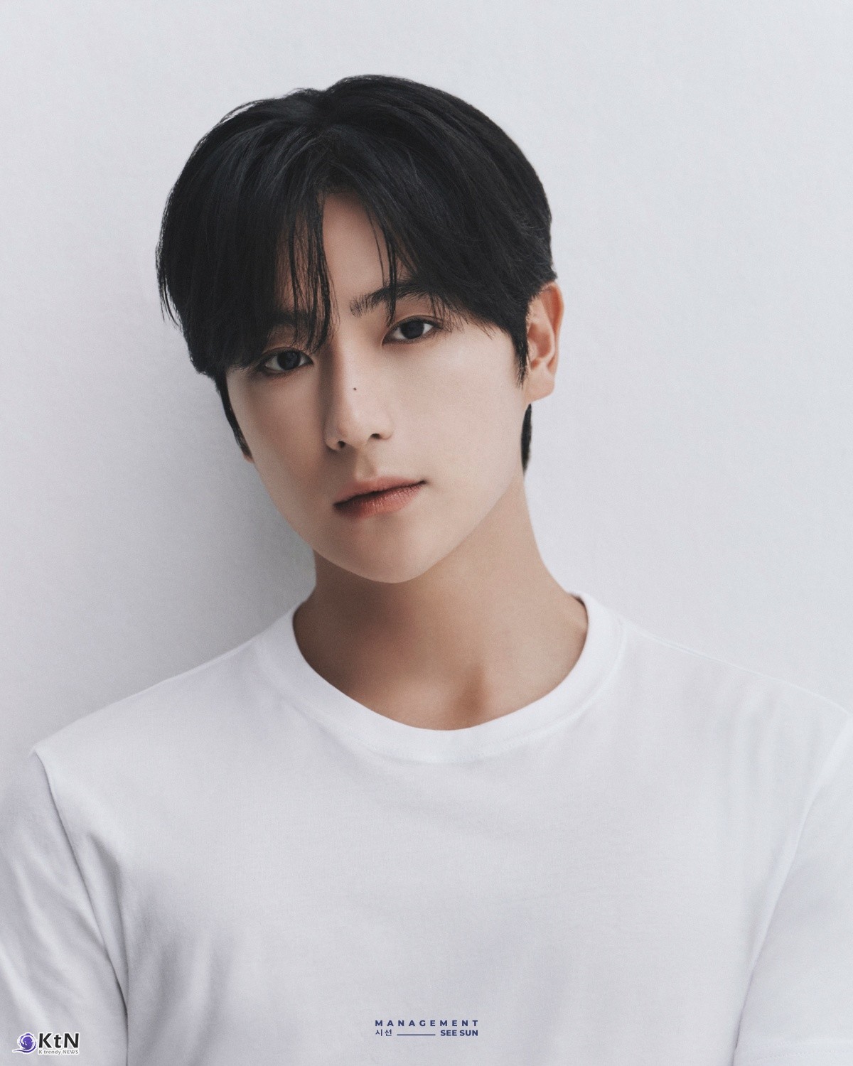배우 이재현(더보이즈 현재)이 새 프로필을 통해 상반된 매력을 선보이고 있다. / 사진=매니지먼트 시선. K trendy NEWS DB ⓒ케이 트렌디뉴스 무단전재 및 수집, 재배포금지.