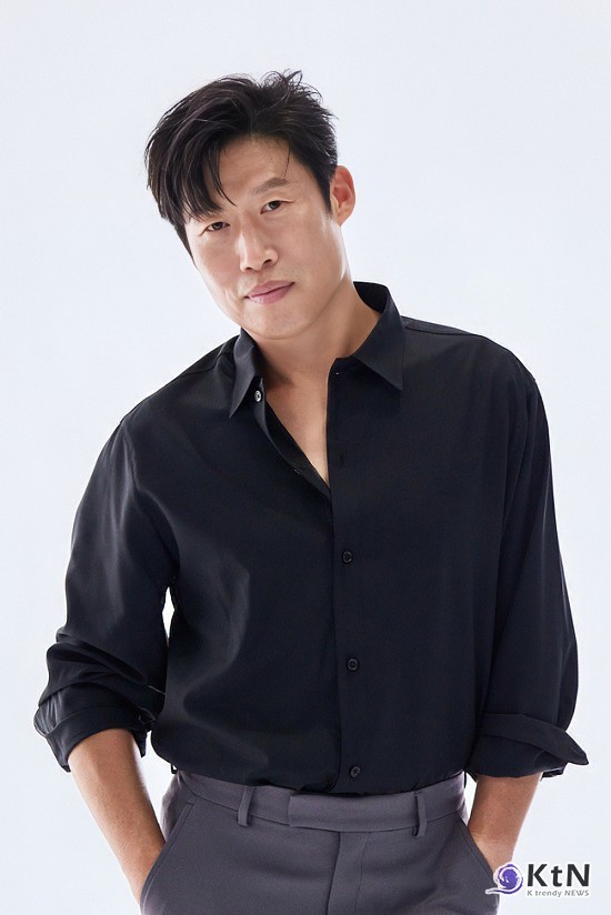 유해진 "암 투병 환자 힘내세요"…진심 담긴 1억 원 후원의 의미 ... 영화 '왕과 사는 남자'로 백상예술대상에서 대상을 받은 배우 유해진이 암 환자 치료 지원과 치료 환경 개선을 위해 서울아산병원에 1억 원을 기부하며, 2022년부터 이어온 해당 병원 누적 후원금 2억 원을 기록했다. 사진=2026. 05.13 K trendy NEWS DB ⓒ케이 트렌디뉴스 무단전재 및 수집, 재배포금지