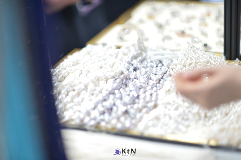 양식진주와 인조 펄이 만드는 시장도 서로를 완전히 대체하지 않는다.  /사진=K trendy NEWS DB ⓒ케이 트렌디뉴스 무단전재 및 수집, 재배포금지