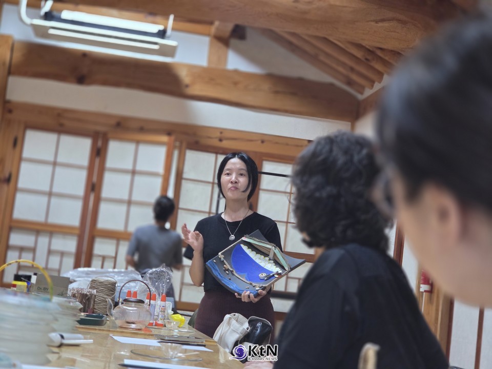 홍지희 작가는 "자연물은 이미 완성돼 있으니 조합만 잘하면 완성도가 확 올라간다"고 조언했다.  /사진=K trendy NEWS DB ⓒ케이 트렌디뉴스 무단전재 및 수집, 재배포금지