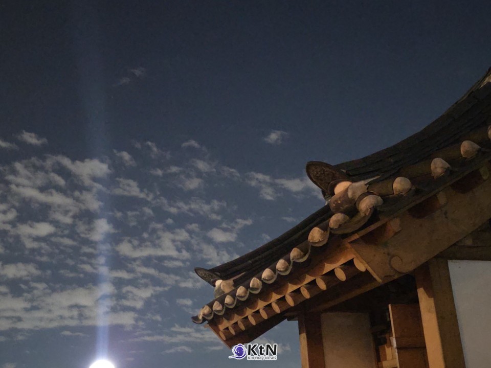 설계부터 부재 제작·유통, 기술 교육, 시공, 유지보수까지 한곳에서 이어지는 '한옥 건축 산학연 협력단지(클러스터)'를 구상하고, 조립식(모듈러) 한옥과 자재 표준화 연구로 한옥의 가장 큰 진입장벽인 건축비를 낮추겠다는 계획이다.   /사진=K trendy NEWS DB ⓒ케이 트렌디뉴스 무단전재 및 수집, 재배포금지