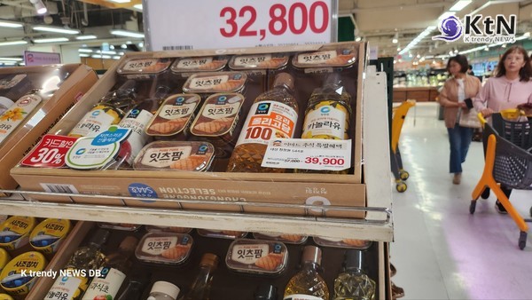 농산물 내렸다는데 장바구니는 왜 비쌀까…추석 상차림 9만 원 아끼는 법  사진=2026. 09.06. 올해 추석 차례상을 차리는 데 필요한 비용이 전통시장 기준 다시 30만원을 넘어섰다. 대형마트에서는 40만원에 육박한다.  K trendy NEWS DB ⓒ케이 트렌디뉴스 무단전재 및 수집, 재배포금지