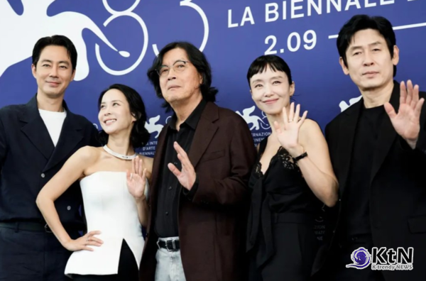 설경구·전도연·조여정·조인성 뭉쳤다…이창동 '가능한 사랑', 베니스 홀렸다  사진=2026. 09.06. @filmstillcut (이창동 감독이 '버닝'(2018) 이후 8년 만에 내놓은 신작 '가능한 사랑'이 제83회 베니스국제영화제 공식 상영을 시작으로 글로벌 영화계의 이목을 집중시키고 있다.) K trendy NEWS DB ⓒ케이 트렌디뉴스 무단전재 및 수집, 재배포금지
