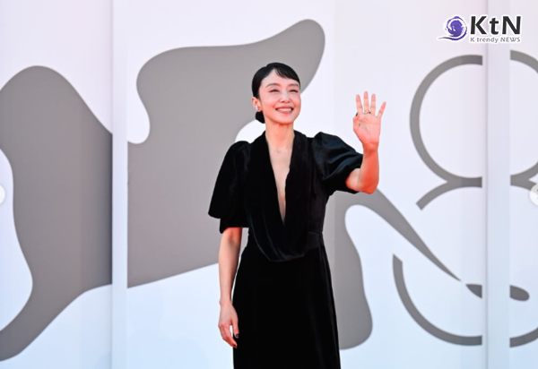 "전도연, 100년에 한 번 나올 명연기" 외신 찬사 봇물…이창동 '가능한 사랑' 베니스 7분 기립박수  사진=2026. 09.07 넷플릭스 '가능한 사랑  (이창동 감독과 전도연, 설경구, 조인성, 조여정이 함께한 제83회 베니스국제영화제  월드 프리미어 현장 공개)  K trendy NEWS DB ⓒ케이 트렌디뉴스 무단전재 및 수집, 재배포금지