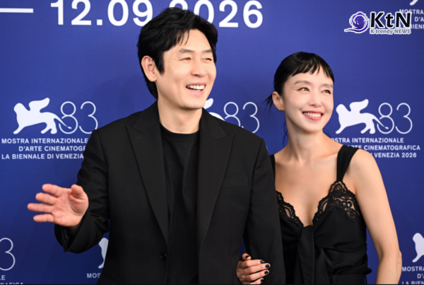 "전도연, 100년에 한 번 나올 명연기" 외신 찬사 봇물…이창동 '가능한 사랑' 베니스 7분 기립박수  사진=2026. 09.07 넷플릭스 '가능한 사랑  (이창동 감독과 전도연, 설경구, 조인성, 조여정이 함께한 제83회 베니스국제영화제  월드 프리미어 현장 공개)  K trendy NEWS DB ⓒ케이 트렌디뉴스 무단전재 및 수집, 재배포금지