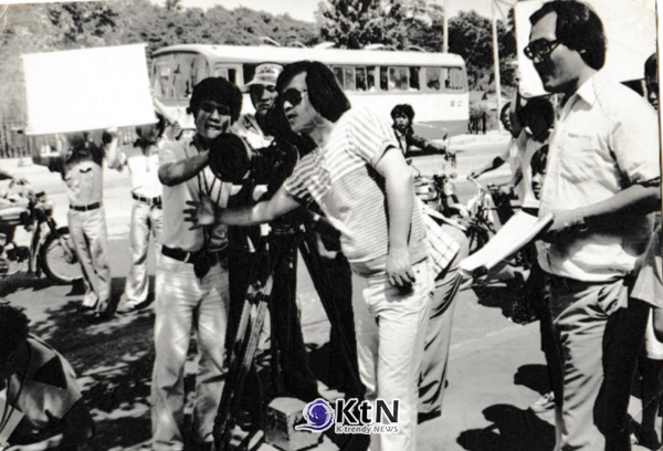 1980년 조감독 시절 촬영 현장. 카메라 옆은 이장호 감독이며 화면 오른쪽은 배창호 감독이다. 사진=배창호 감독 제공, K trendy NEWS DB ⓒ케이 트렌디뉴스 무단전재 및 수집, 재배포금지