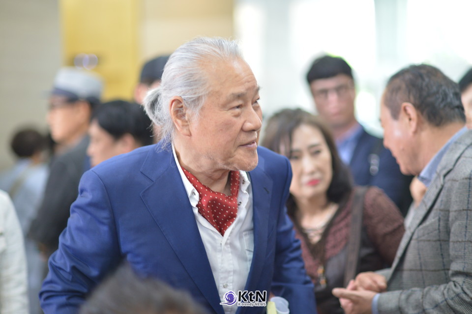 1974년 ‘별들의 고향’으로 한국 영화계에 센세이션을 일으킨 이장호 감독과, 그의 뒤를 이어 한국 영화의 전성기를 이끈 배창호 감독의 특별한 인연. /사진=K trendy NEWS DB ⓒ케이 트렌디뉴스 무단전재 및 수집, 재배포금지