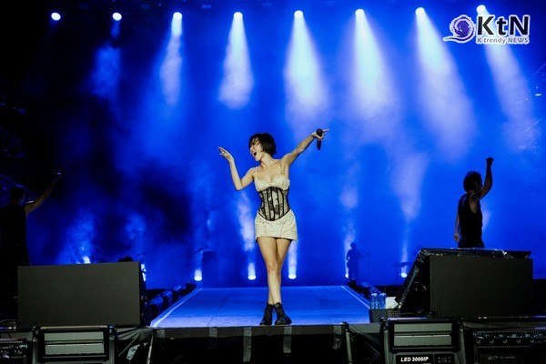 가수 화사(Hwa Sa)가 세계 최대 규모의 음악 축제 중 하나인 브라질 ‘록 인 리오(Rock in Rio)’의 메인 스테이지를 장악하며 글로벌 공연 시장에서 K팝 솔로 아티스트로서의 독보적 위상을 입증했다.  사진=2026. 09.14. 피네이션 편집 K trendy NEWS DB ⓒ케이 트렌디뉴스 무단전재 및 수집, 재배포금지