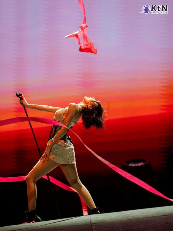  가수 화사(Hwa Sa)가 세계 최대 규모의 음악 축제 중 하나인 브라질 ‘록 인 리오(Rock in Rio)’의 메인 스테이지를 장악하며 글로벌 공연 시장에서 K팝 솔로 아티스트로서의 독보적 위상을 입증했다.  사진=2026. 09.14. 피네이션 편집 K trendy NEWS DB ⓒ케이 트렌디뉴스 무단전재 및 수집, 재배포금지