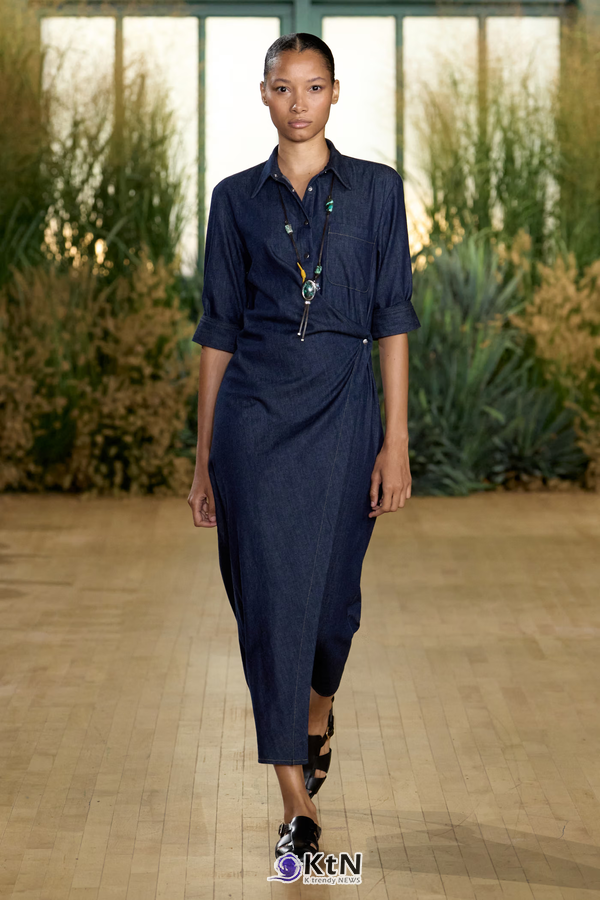 Proenza Schouler SS27 Reshapes Sharp Tailoring With Cowling, Cyanotype Roses and a Rounder PS1. 사진=Proenza Schouler, K trendy NEWS DB ⓒ케이 트렌디뉴스 무단전재 및 수집, 재배포금지