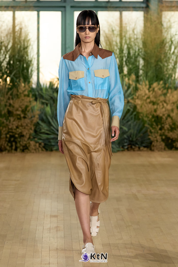 Proenza Schouler SS27 Reshapes Sharp Tailoring With Cowling, Cyanotype Roses and a Rounder PS1. 사진=Proenza Schouler, K trendy NEWS DB ⓒ케이 트렌디뉴스 무단전재 및 수집, 재배포금지