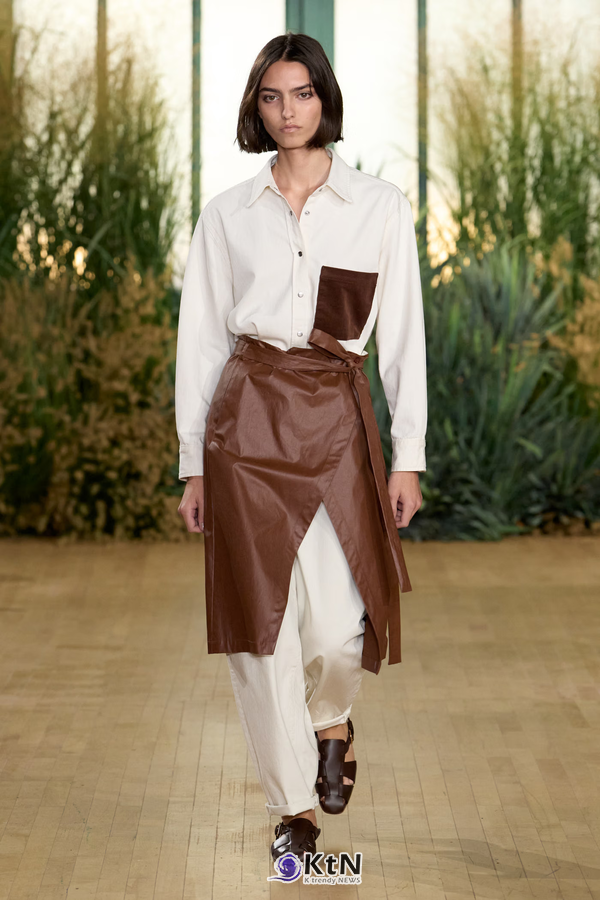 Proenza Schouler SS27 Reshapes Sharp Tailoring With Cowling, Cyanotype Roses and a Rounder PS1. 사진=Proenza Schouler, K trendy NEWS DB ⓒ케이 트렌디뉴스 무단전재 및 수집, 재배포금지