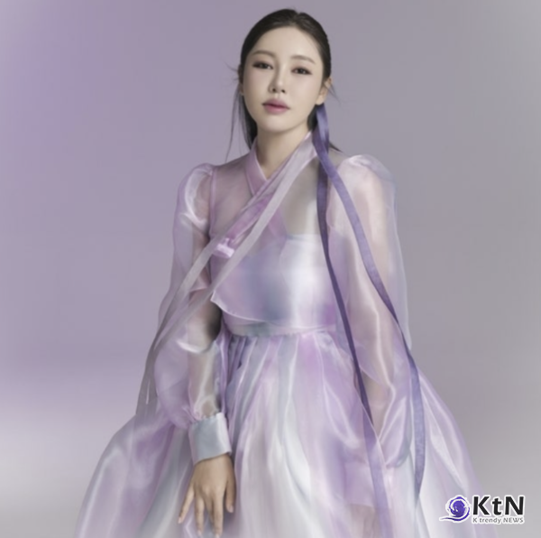 '서울에 이 땅 옮겨오고파' 송가인, 고향 진도서 밝힌 '300평 집'의 진심  사진=2026. 09.15.송가인은 14일 공개한 자체 유튜브 채널 영상에서 부친과 함께 직접 가꾼 진도 본가의 울금밭을 찾는 모습을 전했다. K trendy NEWS DB ⓒ케이 트렌디뉴스 무단전재 및 수집, 재배포금지