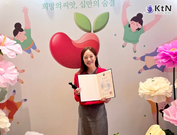 배우 황보라가 14년간 이어온 장기기증 희망 등록과 나눔 실천 공로를 인정받아 보건복지부장관 표창을 수상했다.  사진=2026. 09.15 워크하우스컴퍼니 .K trendy NEWS DB ⓒ케이 트렌디뉴스 무단전재 및 수집, 재배포금지