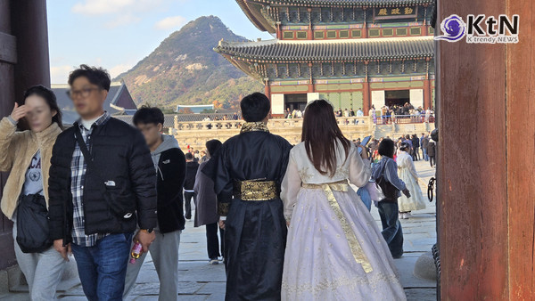 추석 연휴 나흘간 4대궁·종묘·조선왕릉 '전면 무료'…야간 행사 총정리 ...국가유산청은 오는 24일부터 27일까지 나흘간 경복궁, 창덕궁, 덕수궁, 창경궁 등 4대궁과 종묘, 조선왕릉을 일괄 무료 개방한다고 18일 밝혔다.  ( 사진=2026. 09.18. K trendy NEWS DB ⓒ케이 트렌디뉴스 무단전재 및 수집, 재배포금지