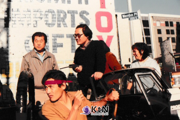 1985년 ‘깊고 푸른 밤’ 미국 로스앤젤레스 도심 촬영 현장. 사진=배창호 감독 제공, K trendy NEWS DB ⓒ케이 트렌디뉴스 무단전재 및 수집, 재배포금지