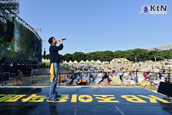 김남길은 20일 서울 송파구 올림픽공원 88잔디마당에서 열린 '2026 KB 조이올팍 페스티벌' 무대에 올라 풀 밴드 세션과 함께 약 30분간 라이브 공연을 펼쳤다.  사진=2026. 09.21. 길스토리이엔티 K trendy NEWS DB ⓒ케이 트렌디뉴스 무단전재 및 수집, 재배포금지