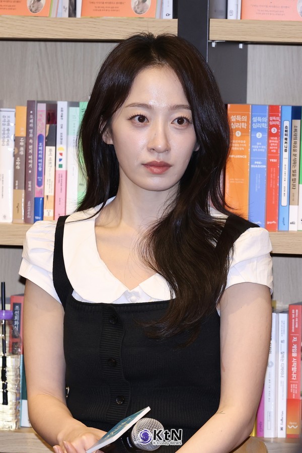 소마 역 전혜주가 뮤지컬 ‘이끼숲’ 미디어 쇼케이스에서 질의응답을 듣고 있다. 사진=K trendy NEWS DB ⓒ케이 트렌디뉴스 무단전재 및 수집, 재배포금지