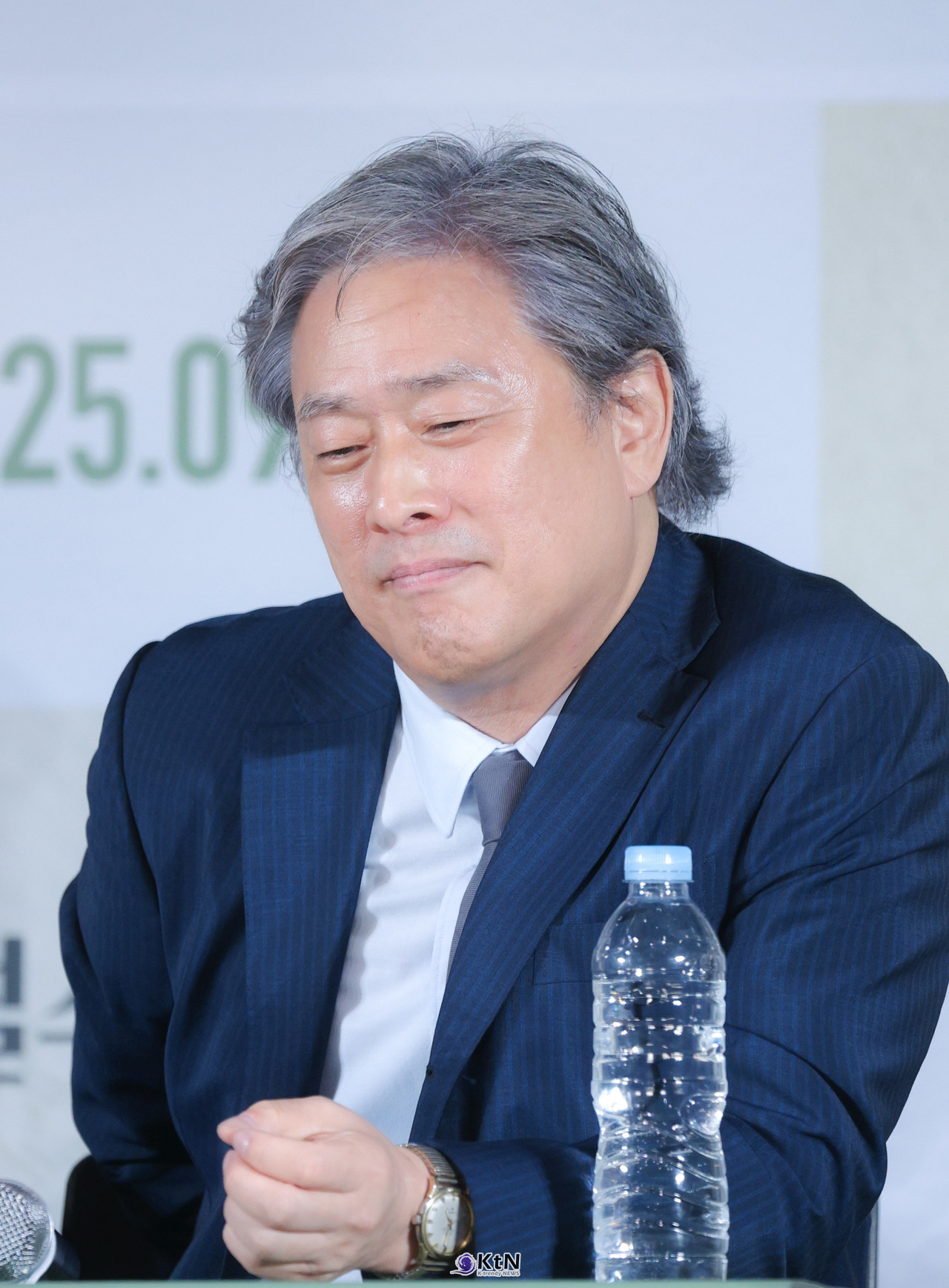 박찬욱 감독이 영화 '어쩔수가없다' 언론 배급 시사회에 참석해 다양한 이야기를 나누고 있다.  사진=K trendy NEWS DB ⓒ케이 트렌디뉴스 무단전재 및 수집, 재배포금지