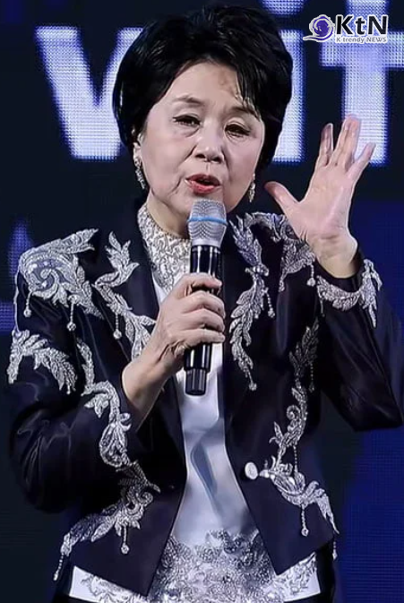 '저 선수 내보내지 마라' 심수봉 저격에… 17세 김다현이 밝힌 '직접 통화' 전말   사진=2026. 09.22. 해당영상 갈무리  / 지난 20일 전북 진안군 마이산 북부 일원에서 열린 '2026 진안홍삼축제' 프로그램 '진안고원 트로트페스티벌' 해당 영상 갈무리 K trendy NEWS DB ⓒ케이 트렌디뉴스 무단전재 및 수집, 재배포금지