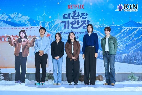 'BTS 진 없으면 안 돼?'…기안84 '슈퍼스타 집착'에 이준호 등판한 전말  사진=2026. 09.22 넷플릭스(.22일 오전 서울 마포구 호텔나루 서울 엠갤러리 나루 볼룸에서 넷플릭스 오리지널 예능 '대환장 기안장 시즌2' 제작발표회가 열렸다. 현장에는 공동 연출을 맡은 이소민 PD, 김지현 PD를 비롯해 주인장 기안84와 새 직원으로 합류한 배구선수 김연경, 배우 이준호가 참석했다. 해외 일정 중인 르세라핌 카즈하는 온라인 화상 연결로 자리를 함께했다.) K trendy NEWS DB ⓒ케이 트렌디뉴스 무단전재 및 수집, 재배포금지