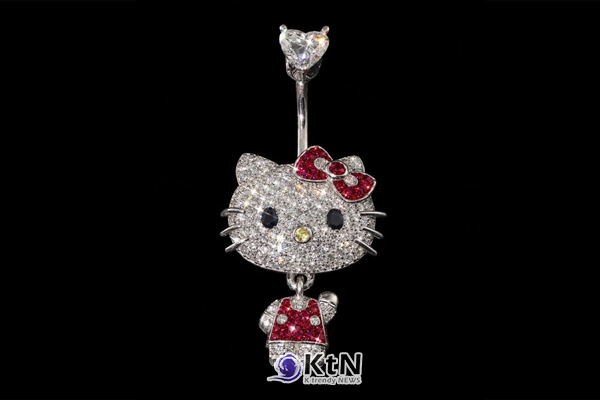 Mavani & Co. Crafts Custom Diamond Hello Kitty Belly Button Rings for Doja Cat. 사진=Mavani, K trendy NEWS DB ⓒ케이 트렌디뉴스 무단전재 및 수집, 재배포금지