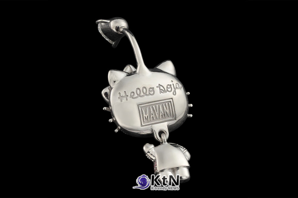 Mavani & Co. Crafts Custom Diamond Hello Kitty Belly Button Rings for Doja Cat. 사진=Mavani, K trendy NEWS DB ⓒ케이 트렌디뉴스 무단전재 및 수집, 재배포금지