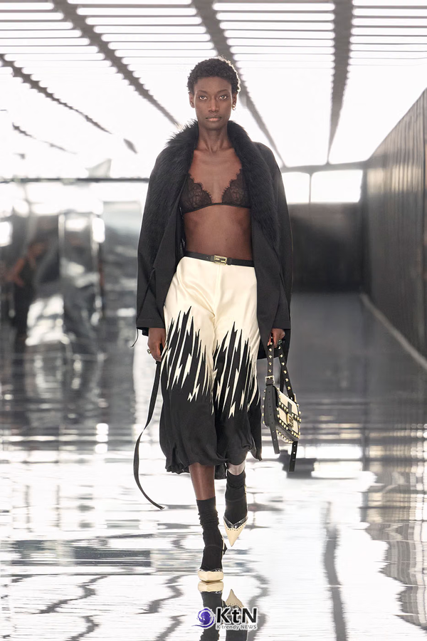 [이미지컨설팅①] 직선형·곡선형·복합형, 얼굴선 따라 달라지는 Fendi. 사진=Fendi, K trendy NEWS DB ⓒ케이 트렌디뉴스 무단전재 및 수집, 재배포금지