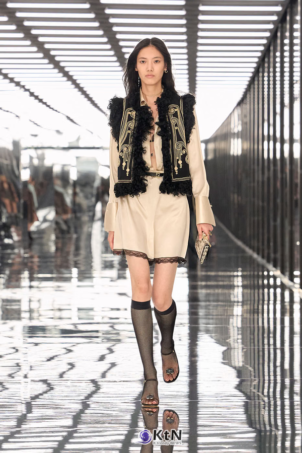 [이미지컨설팅③] 레이스·퍼·벨벳, 골격 따라 달라지는 소재의 무게. 사진=Fendi, K trendy NEWS DB ⓒ케이 트렌디뉴스 무단전재 및 수집, 재배포금지