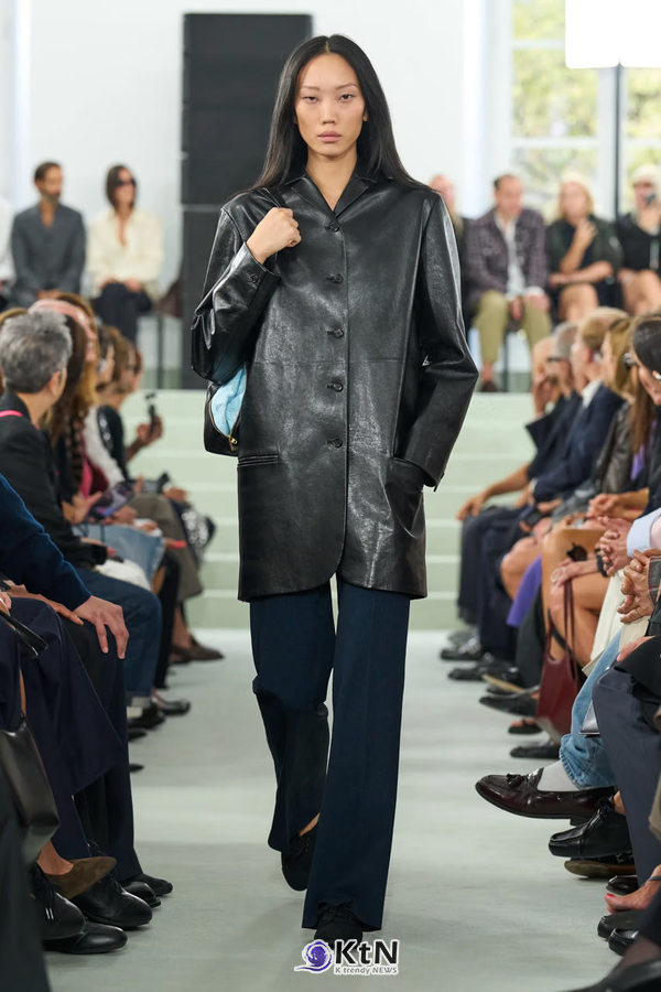 Jil Sander SS27 Puts a Wrinkle In Its Minimalism. 사진=Filippo Fior, K trendy NEWS DB ⓒ케이 트렌디뉴스 무단전재 및 수집, 재배포금지