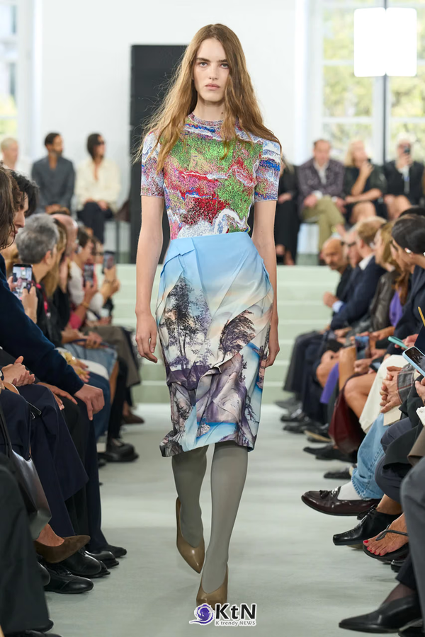 Jil Sander SS27 Puts a Wrinkle In Its Minimalism. 사진=Filippo Fior, K trendy NEWS DB ⓒ케이 트렌디뉴스 무단전재 및 수집, 재배포금지