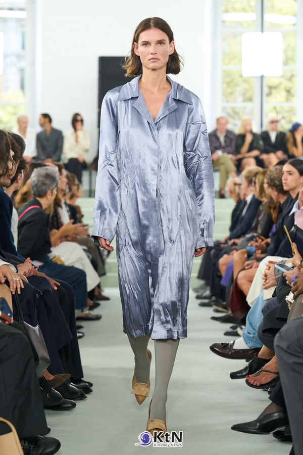 Jil Sander SS27 Puts a Wrinkle In Its Minimalism. 사진=Filippo Fior, K trendy NEWS DB ⓒ케이 트렌디뉴스 무단전재 및 수집, 재배포금지