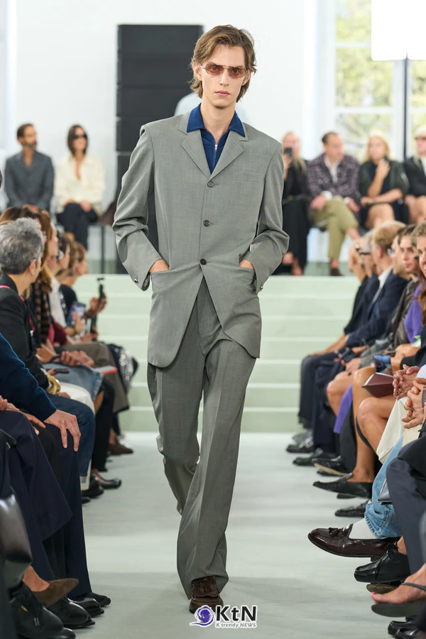 Jil Sander SS27 Puts a Wrinkle In Its Minimalism. 사진=Filippo Fior, K trendy NEWS DB ⓒ케이 트렌디뉴스 무단전재 및 수집, 재배포금지