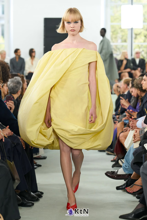 Jil Sander SS27 Puts a Wrinkle In Its Minimalism. 사진=Filippo Fior, K trendy NEWS DB ⓒ케이 트렌디뉴스 무단전재 및 수집, 재배포금지