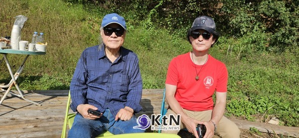 이장호 감독과 최유식 회장. 사진=압구정포럼, K trendy NEWS DB ⓒ케이 트렌디뉴스 무단전재 및 수집, 재배포금지 