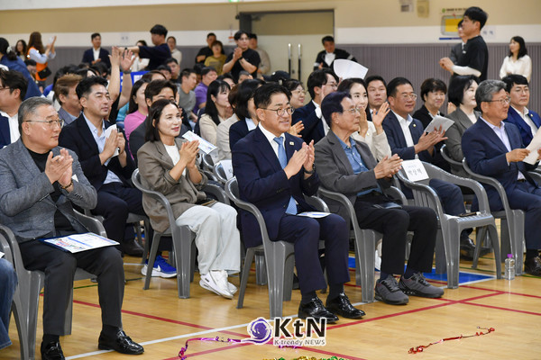 이기형 시장도 줄다리기 '한 팀'…"모두 어울리는 포용 도시로"​​​​​​​  /사진=김포시, K trendy NEWS DB ⓒ케이 트렌디뉴스 무단전재 및 수집, 재배포금지