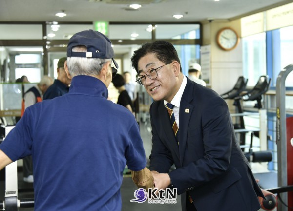 김포시 이기형 시장, 김포시노인종합복지관 방문 _260923  /사진=김포시, K trendy NEWS DB ⓒ케이 트렌디뉴스 무단전재 및 수집, 재배포금지
