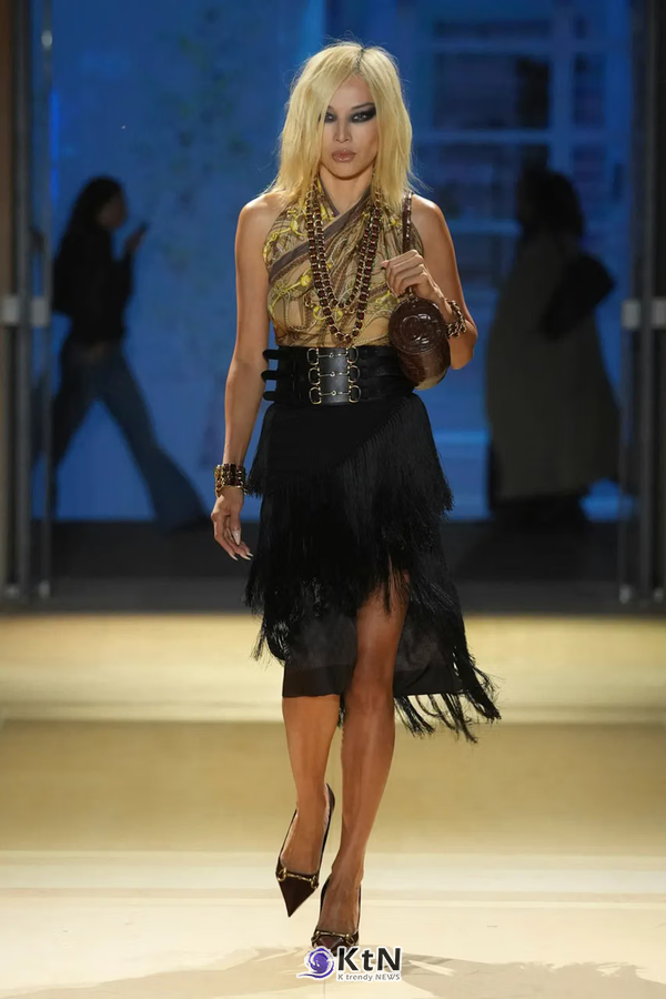 [스타일분석⑥] 구찌 SS27, 컷아웃·드레이프·퍼가 잘 받는 몸의 조건. 사진=Alessandro Lucioni/Vogue Runway, K trendy NEWS DB ⓒ케이 트렌디뉴스 무단전재 및 수집, 재배포금지