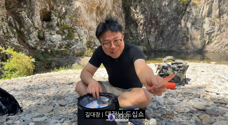 김길재 도심산장 대표가 유튜브를 시작한 뒤 약 1년이 지나면서 영상을 보고 매장을 찾는 고객이 생겼고, 최근에는 대구 밖에서 찾아오는 방문객도 늘었다.  /사진=도심산장 유튜브, @dosimsanjang 인스타그램, K trendy NEWS DB ⓒ케이 트렌디뉴스 무단전재 및 수집, 재배포금지