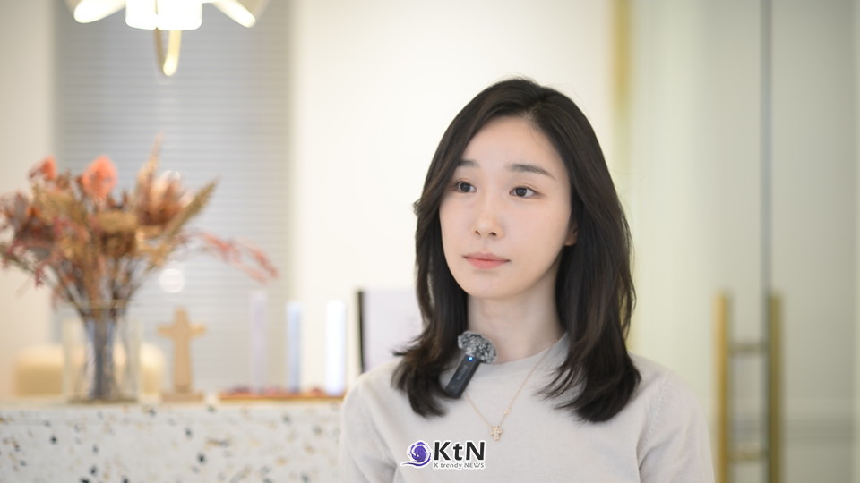 서울 마포구 망원동 끌로랑뷰티의 1:1 브로우 컨설팅은 눈썹의 굵기와 각도를 정하는 데서 멈추지 않는다.  오은희 원장/사진=K trendy NEWS DB ⓒ케이 트렌디뉴스 무단전재 및 수집, 재배포금지