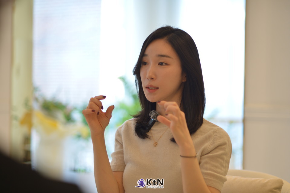 오은희 원장은 중학생 때부터 친구들의 눈썹을 정리해주면서 작은 외모 변화 뒤에 친구들의 표정이나 반응이 달라지는 모습을 기억하고 있다고 했다.  /사진=K trendy NEWS DB ⓒ케이 트렌디뉴스 무단전재 및 수집, 재배포금지