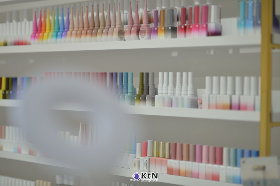 K-뷰티가 해외에서 주목받아 온 배경에는 화장품의 제형과 색, 가격 경쟁력뿐 아니라 한국식 메이크업과 피부 표현에 대한 관심도 함께 자리한다.   /사진=K trendy NEWS DB ⓒ케이 트렌디뉴스 무단전재 및 수집, 재배포금지