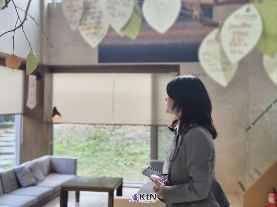 홍지숙  관장은 힐리언스에서 자신의 작업에도 자연과 공간의 영향을 받았다고 말했다.  /사진=K trendy NEWS DB ⓒ케이 트렌디뉴스 무단전재 및 수집, 재배포금지