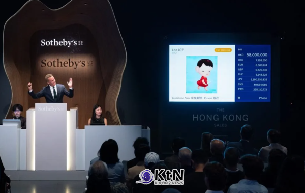 2026년 홍콩 소더비 현대·컨템퍼러리 미술 야간 경매에서 나라 요시토모(Yoshitomo Nara)의 1994년작 'Present' 입찰이 진행되고 있다. 작품은 7166만홍콩달러에 거래됐다. 사진=Sotheby's 제공, K trendy NEWS DB ⓒ케이 트렌디뉴스 무단전재 및 수집, 재배포금지
