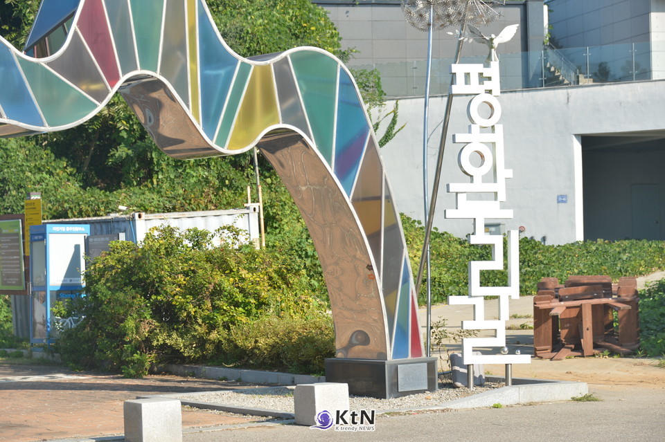 한강하구의 역사와 유적, 전설을 문화콘텐츠로 만들겠다는 이기형 김포시장의 구상은 개별 관광지 개발보다 넓은 범위를 겨냥하고 있다.  /사진=평화누리길, K trendy NEWS DB ⓒ케이 트렌디뉴스 무단전재 및 수집, 재배포금지